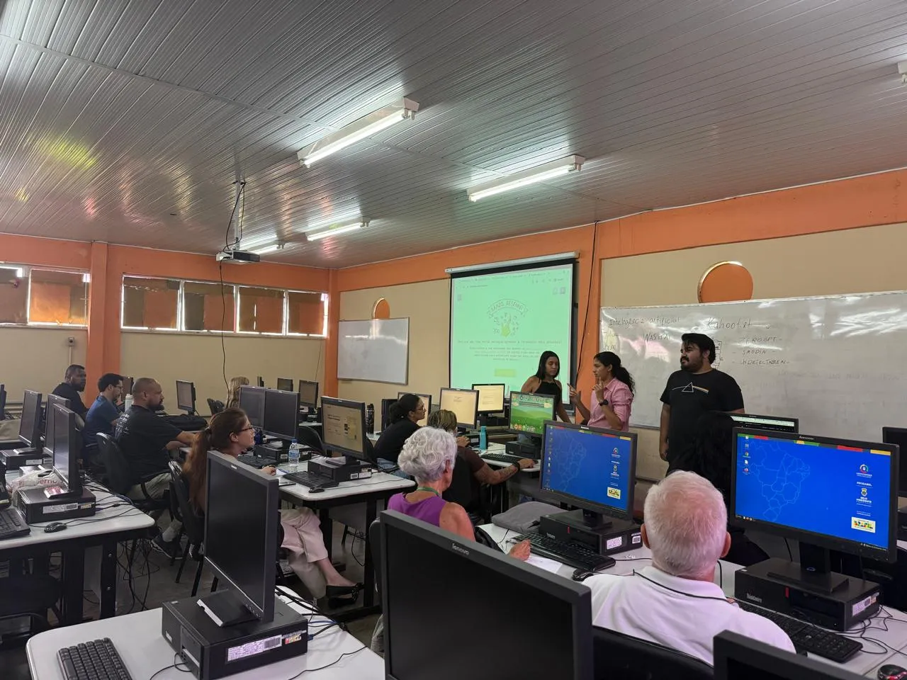 Oficina gratuita em Belo Horizonte ensina a usar o gov.br e prevenir golpes virtuais