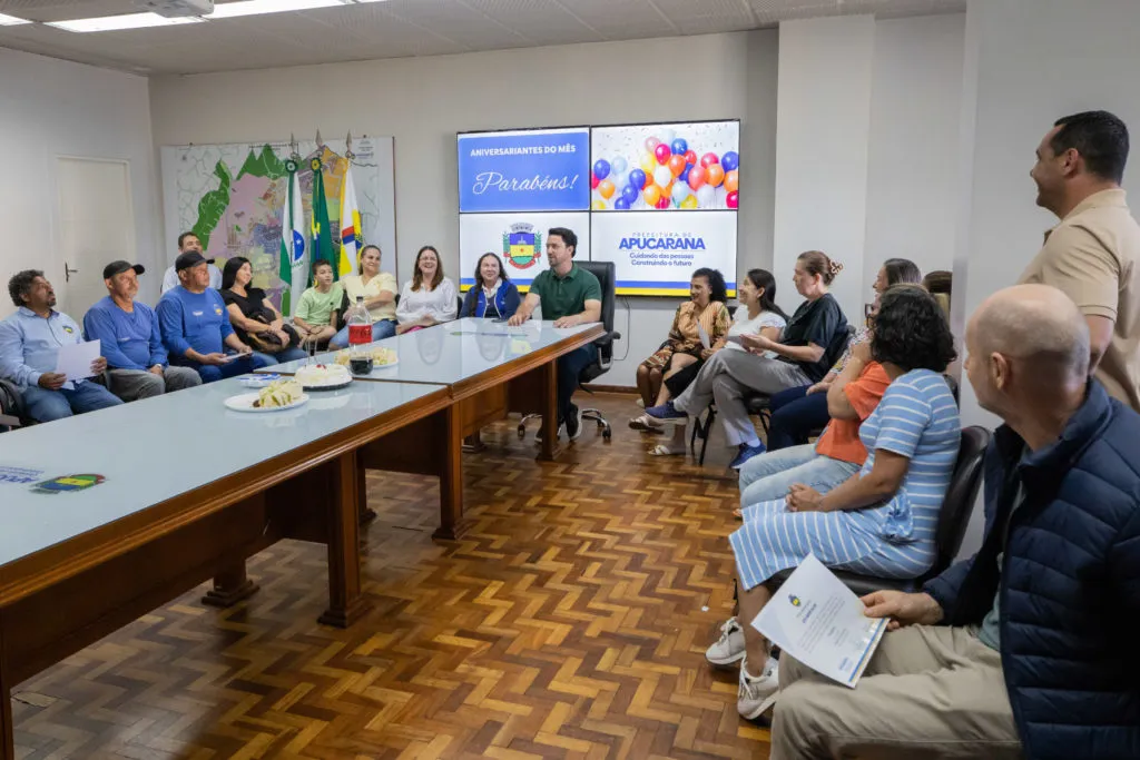 Prefeitura de Apucarana homenageia servidores municipais aniversariantes de setembro e outubro